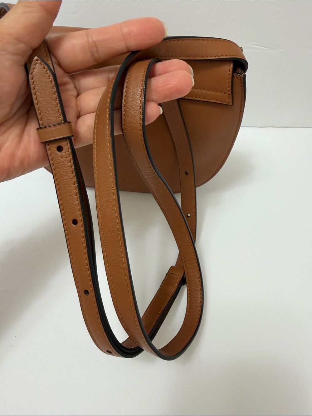 Cuyana Mini Saddle Leather Crossbody Bag in Caramel - Picture 9 of 16